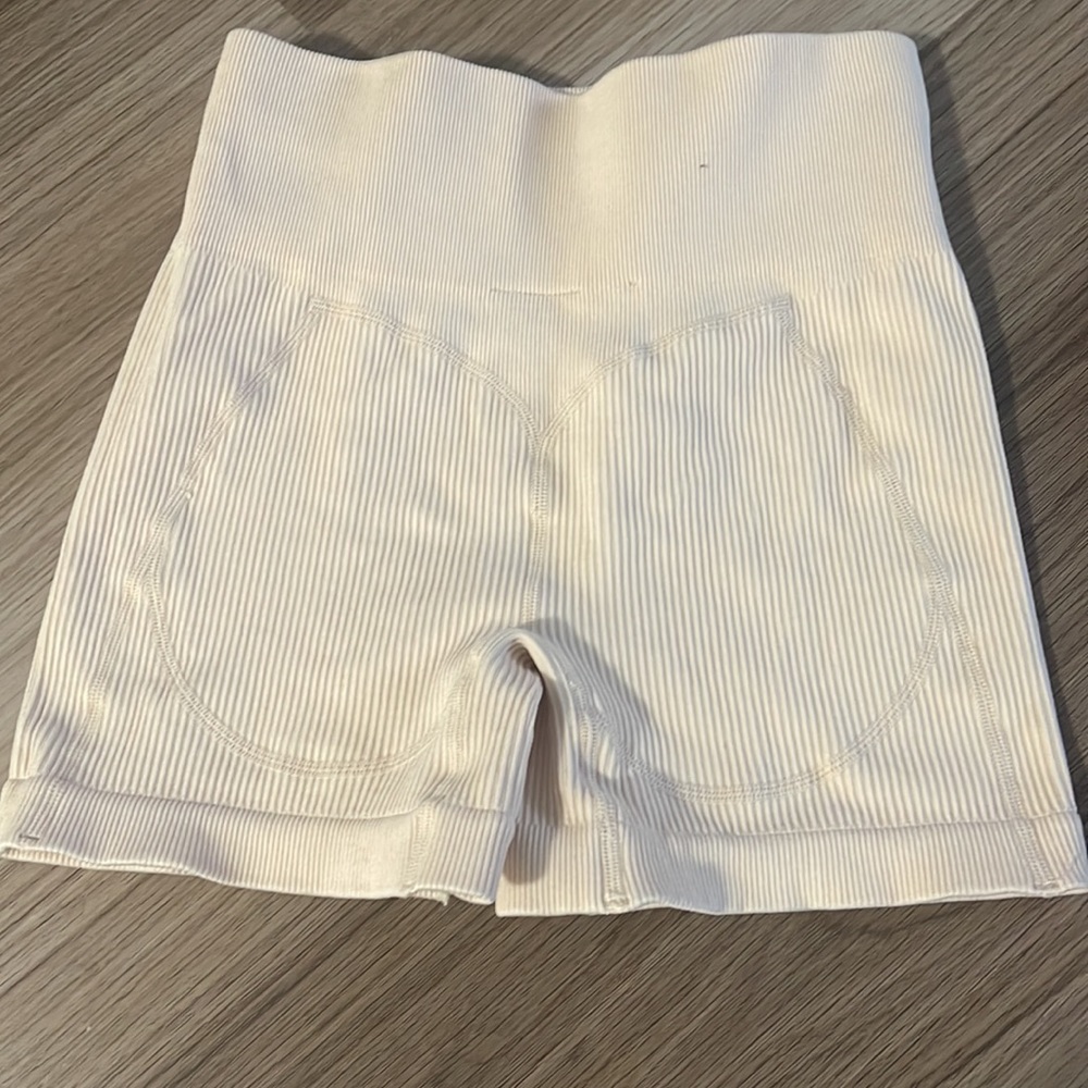 Bo and tee ribbed contour shorts